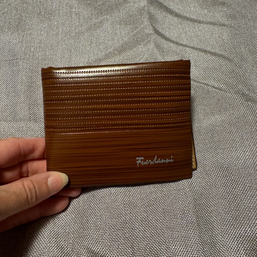 Fuerdanni Wallet with Textured Design